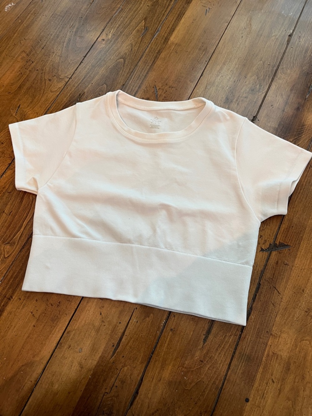 Offline by Aerie White Ribbed Hem Cropped Tee